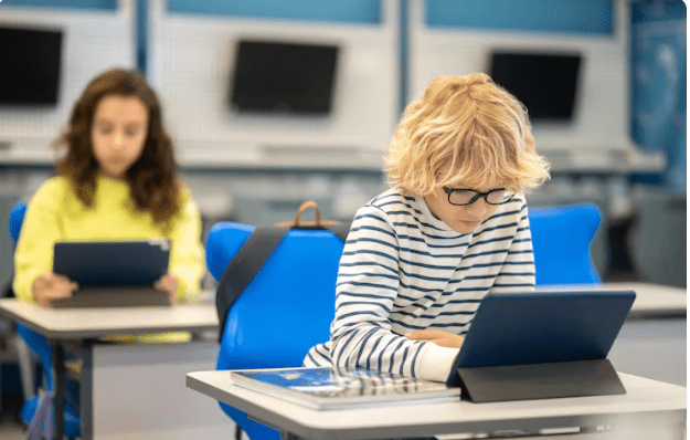 Comment les écoles finlandaises forment les enfants de 7 ans à détecter les fake news générées par l'IA