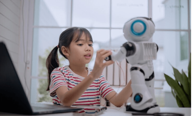 Les enfants de l'IA , Grandir avec un compagnon virtuel