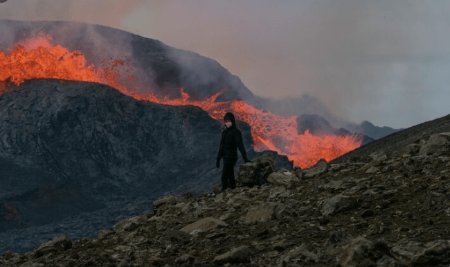 Le volcan Campi Flegrei en Italie entre en phase d'activité intense 